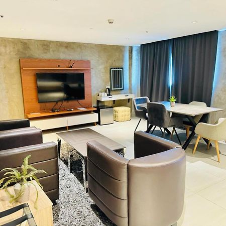 City Park Hotel Residences Taguig Exteriör bild