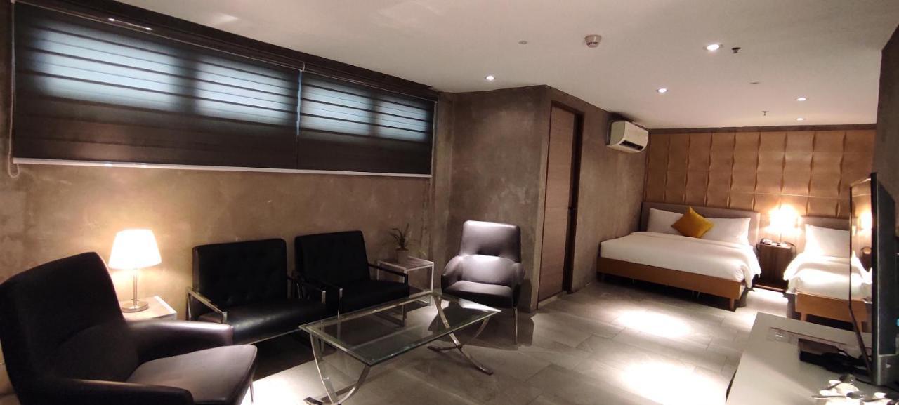 City Park Hotel Residences Taguig Exteriör bild