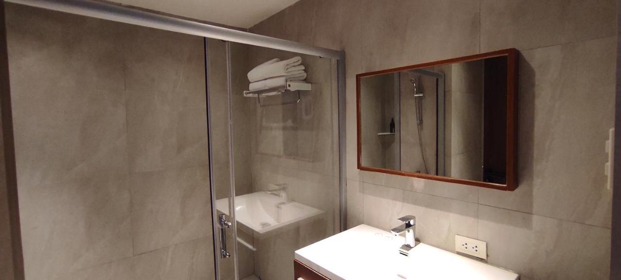 City Park Hotel Residences Taguig Exteriör bild