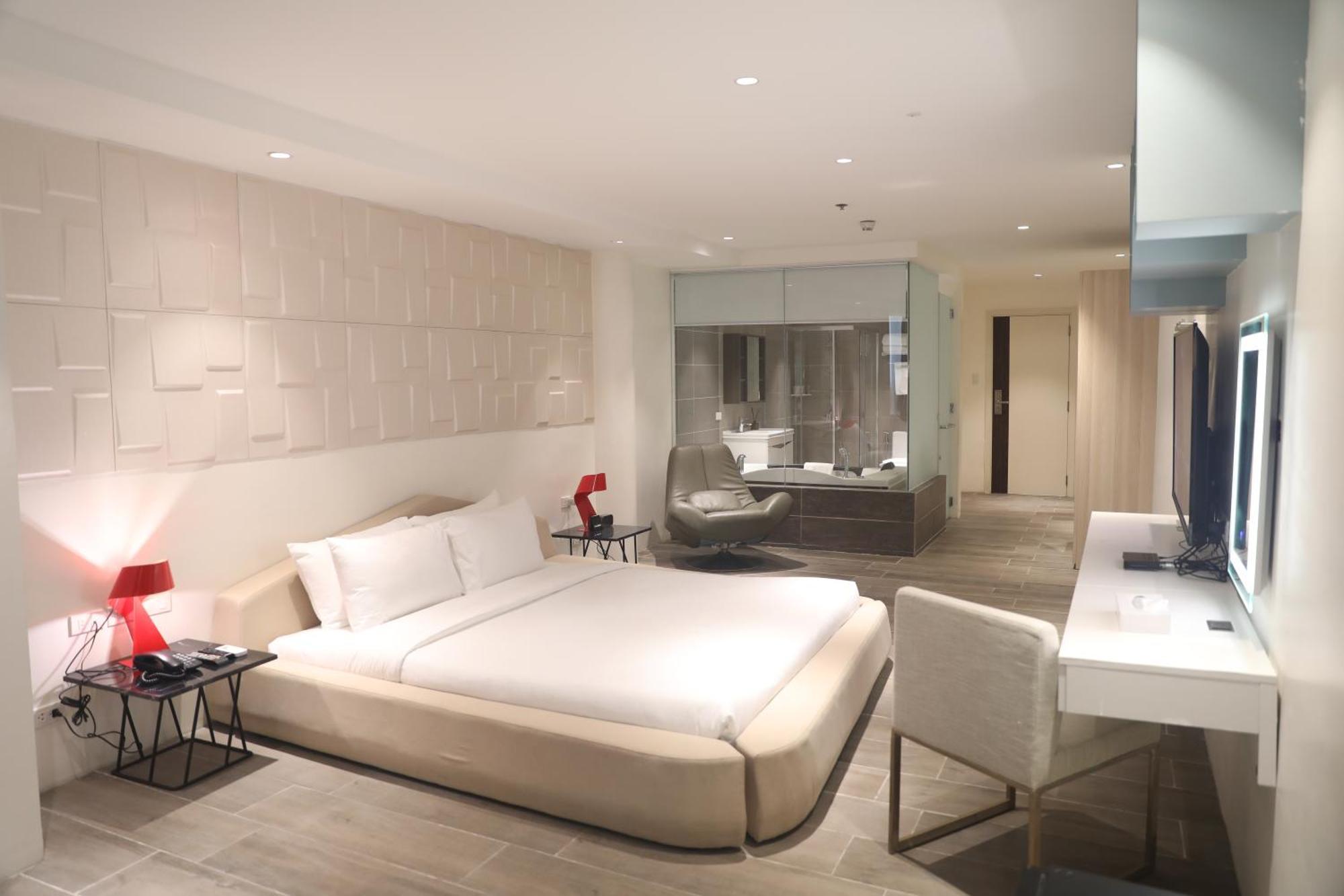 City Park Hotel Residences Taguig Exteriör bild