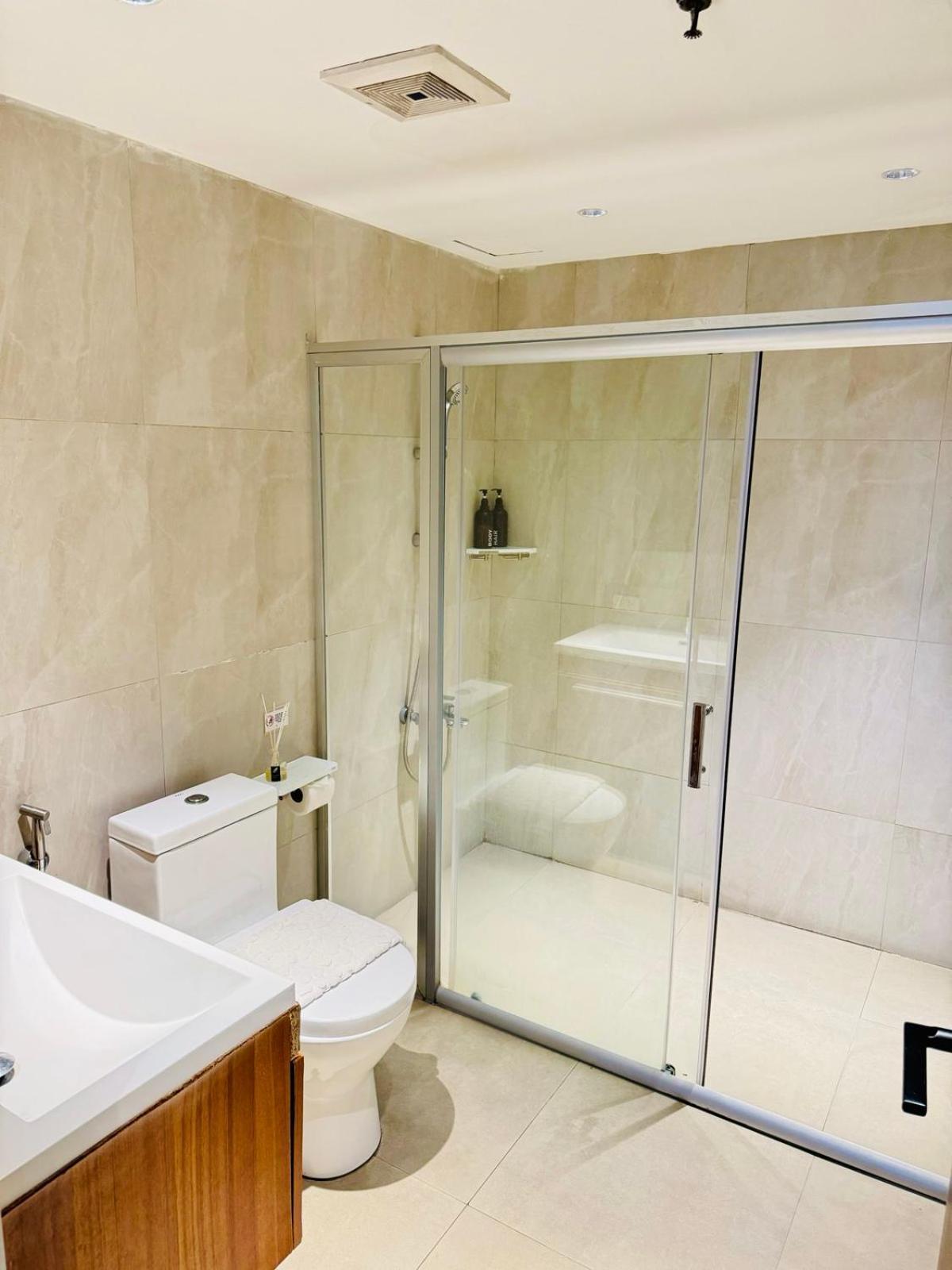 City Park Hotel Residences Taguig Exteriör bild