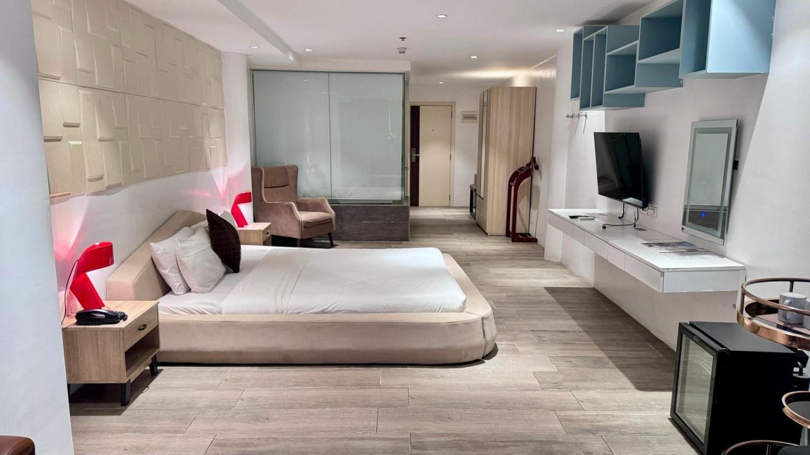 City Park Hotel Residences Taguig Exteriör bild
